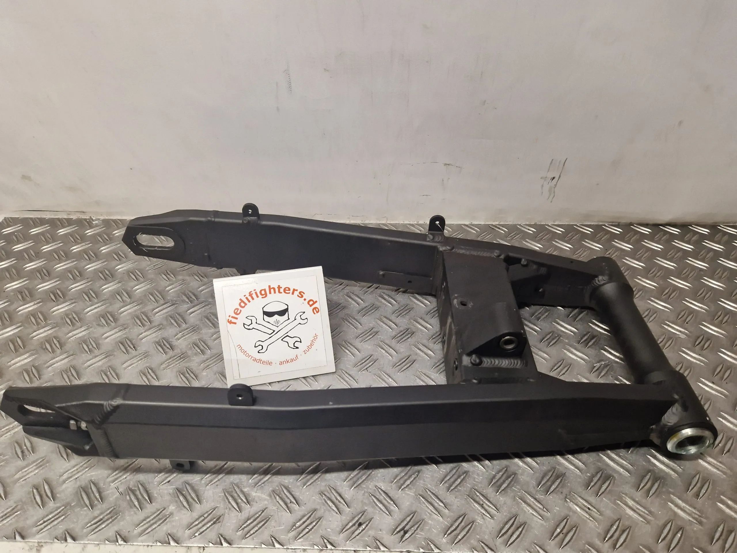 Schwinge Hinterradschwinge Swingarm Kawasaki Z900 ZR900HA2 Bj.22 35KW 11500km