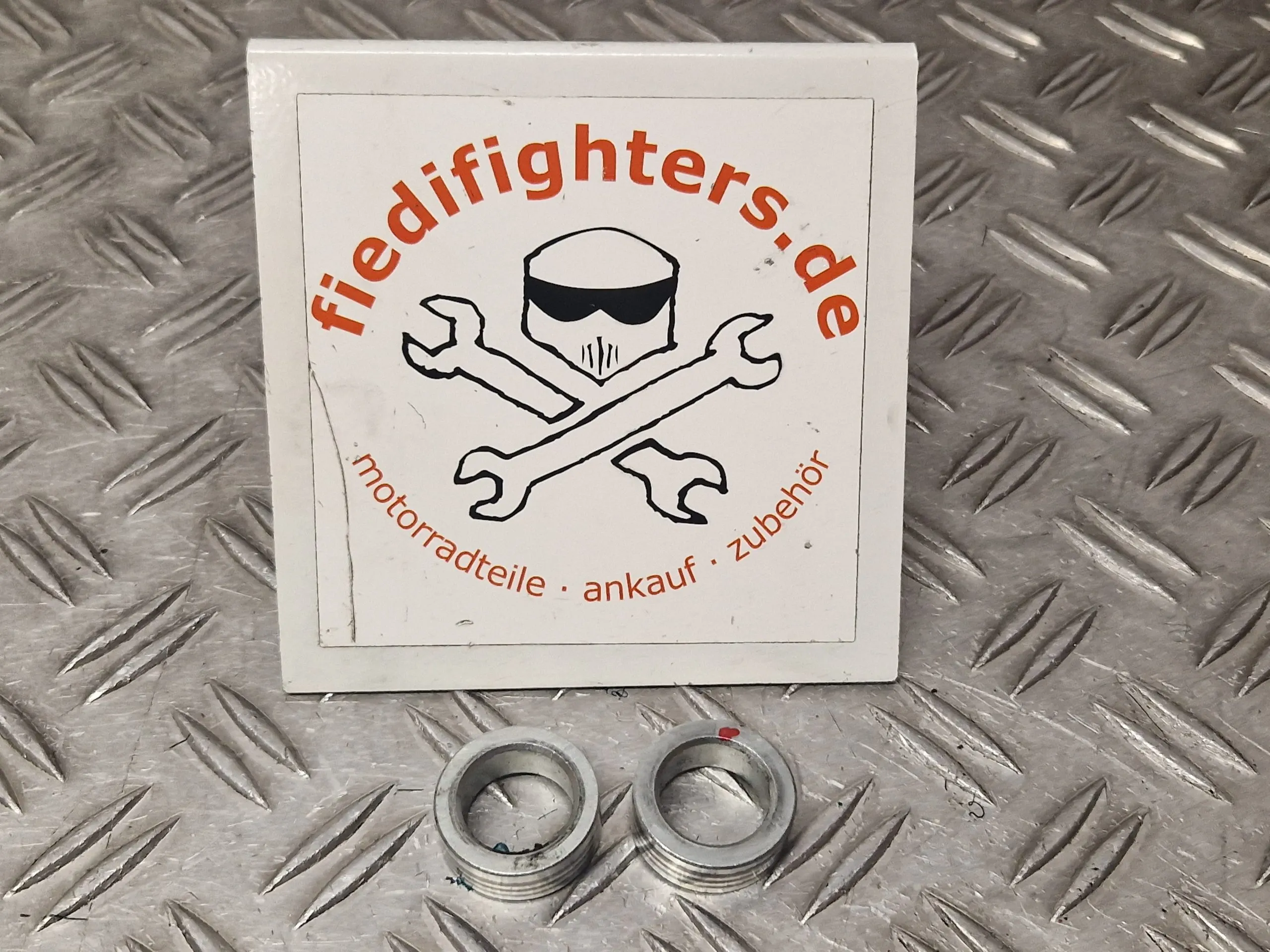 Steckachsenhülsen vorne Steckachse Kawasaki Z900 ZR900HA2 Bj.22 35KW 11500km