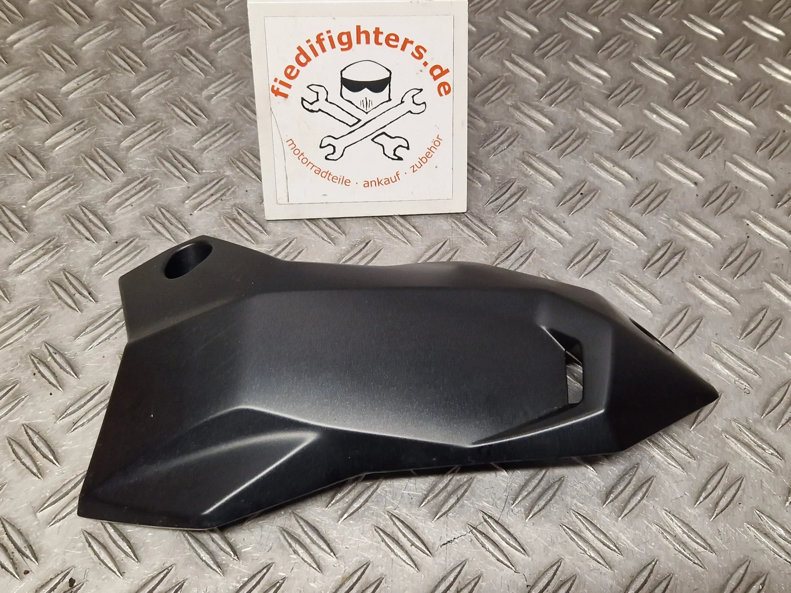 Verkleidung Bugspoiler L. Kawasaki Z900/ Z900 ZR900F Bj.21 12425km 55028-0708