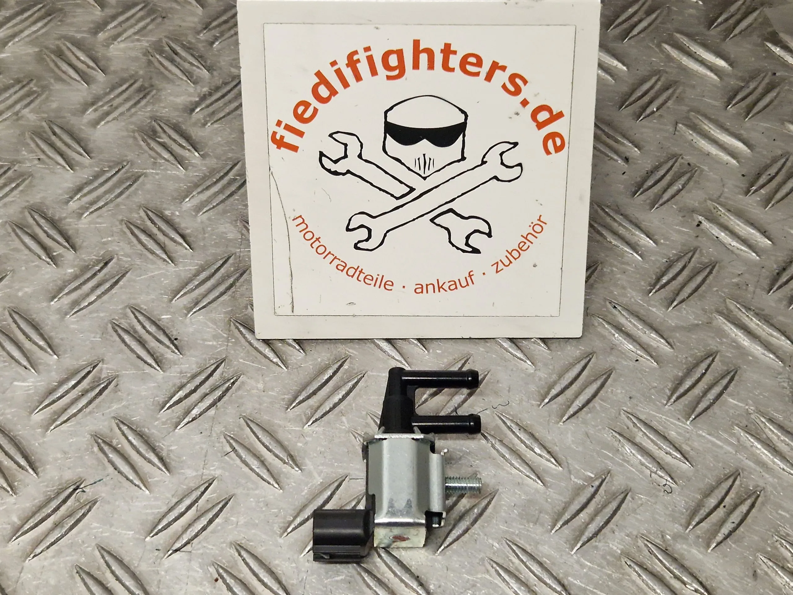 Kraftstoffdruckventil Magnetventil Ventil Druck Kawasaki Z900 ZR900HA2 Bj.22 35KW 11500km