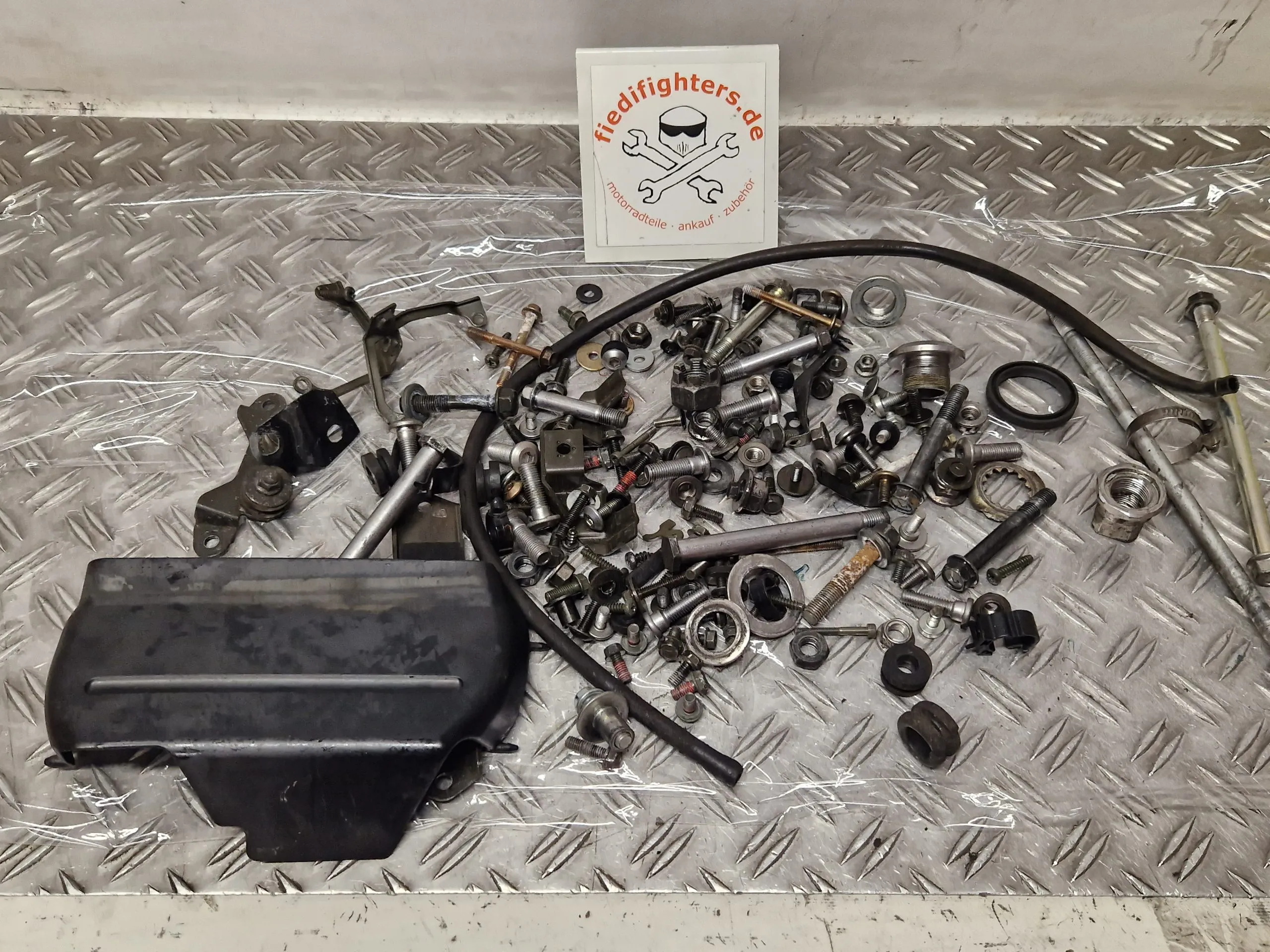 Schrauben Halter Kleinteile Kawasaki Z 750 Ez.05 ZR750J 47475km