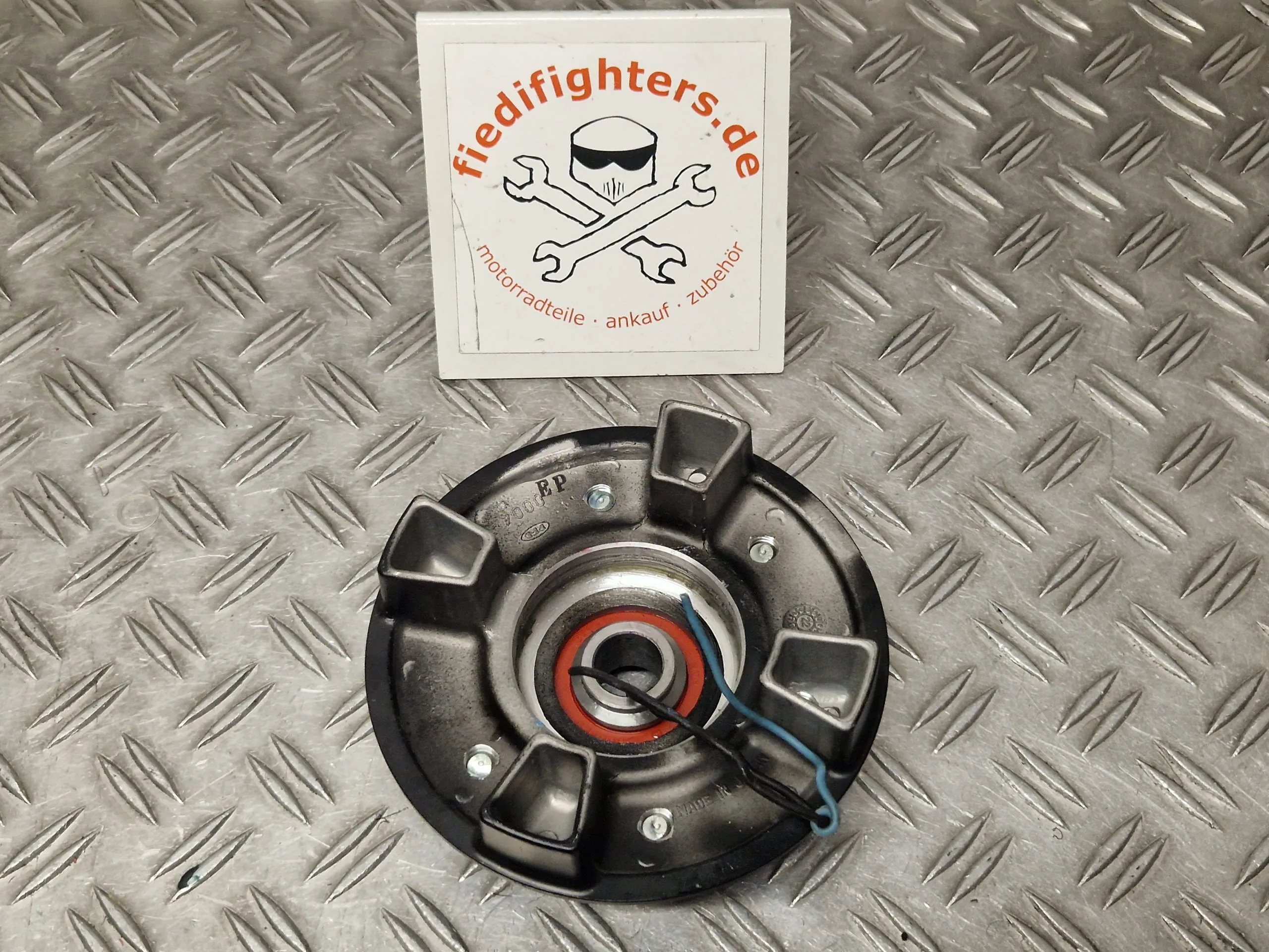 Kettenrad Träger Kettenradträger Kette Kawasaki Z900 ZR900HA2 Bj.22 35KW 11500km