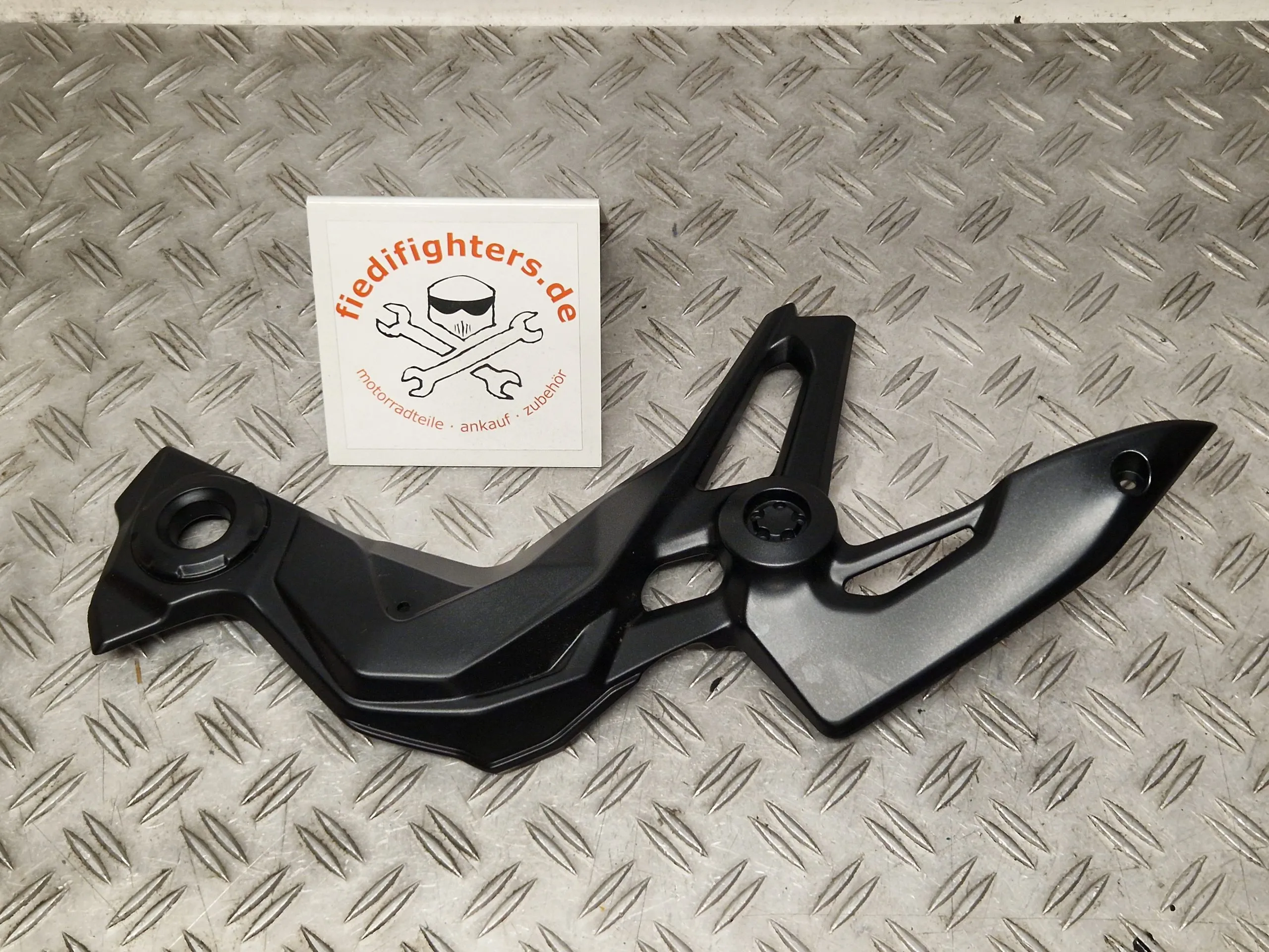 Verkleidung Rahmen L. Kawasaki Z900/ Z900 ZR900F Bj.21 12425km 14093-0926