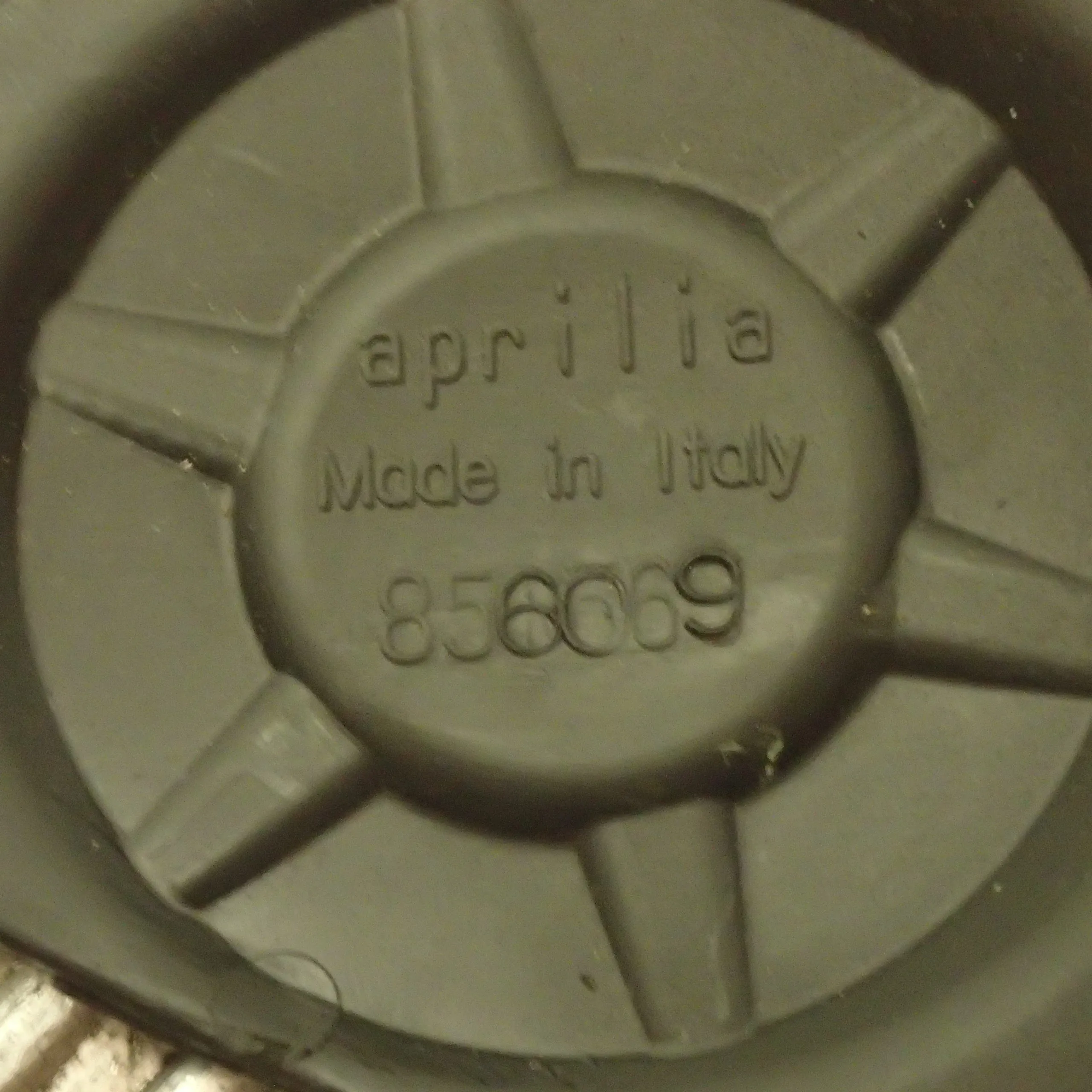 Ritzelabdeckung Motordeckel Aprilia Dorsoduro 1200 TV Ez.13 26301km