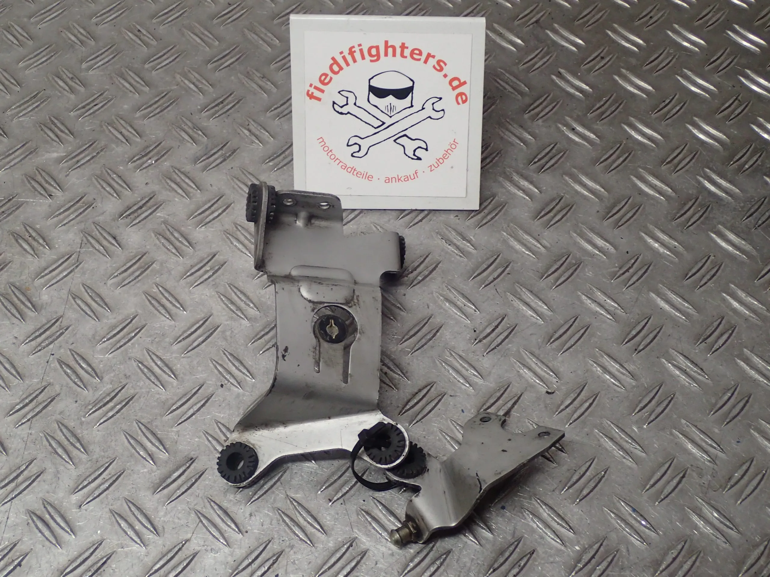 Kühlerhalter links Kühler Halter Benelli TNT 1130 Bj.06