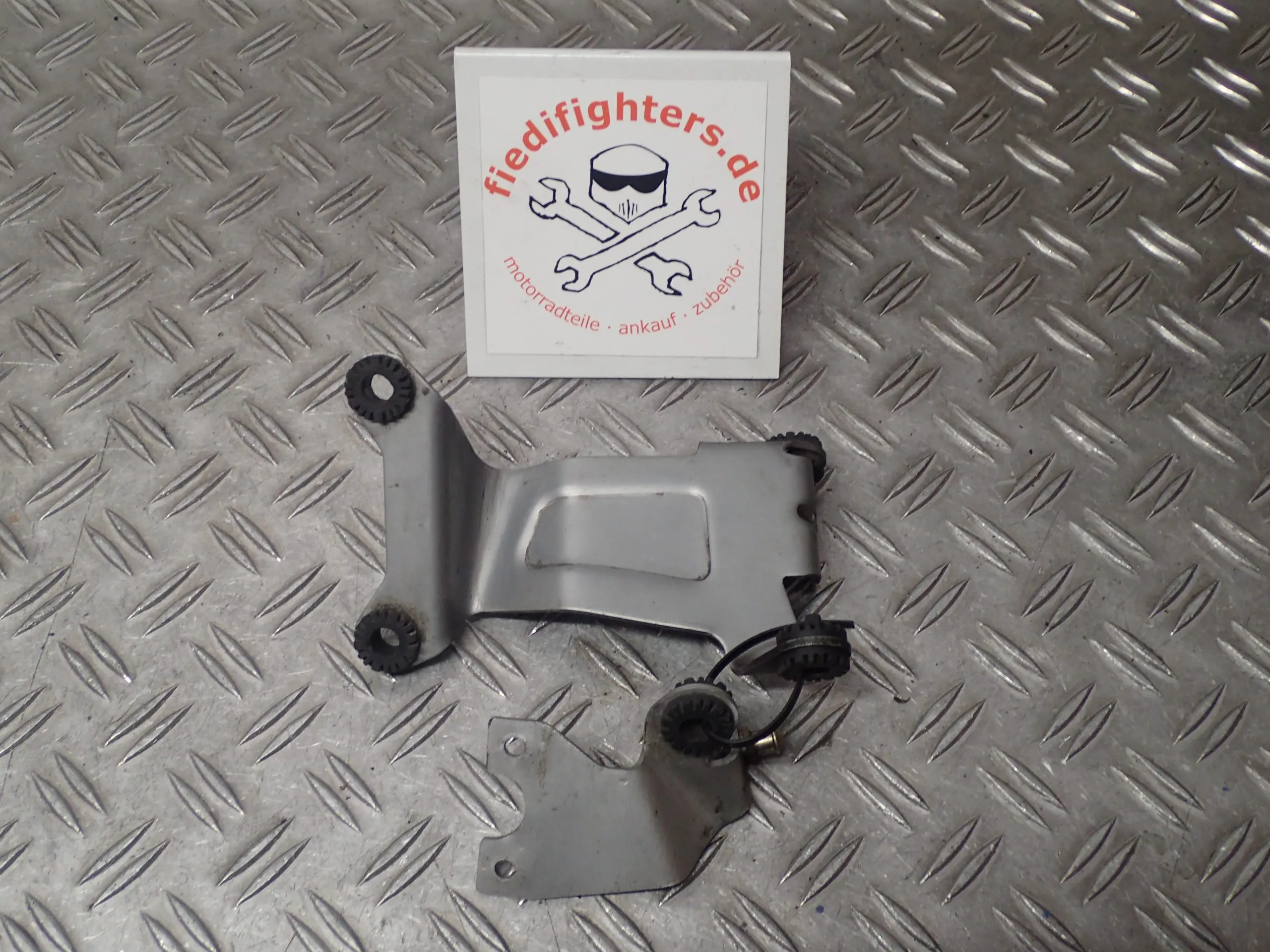 Kühlerhalter rechts Kühler Halter Benelli TNT 1130 Bj.06