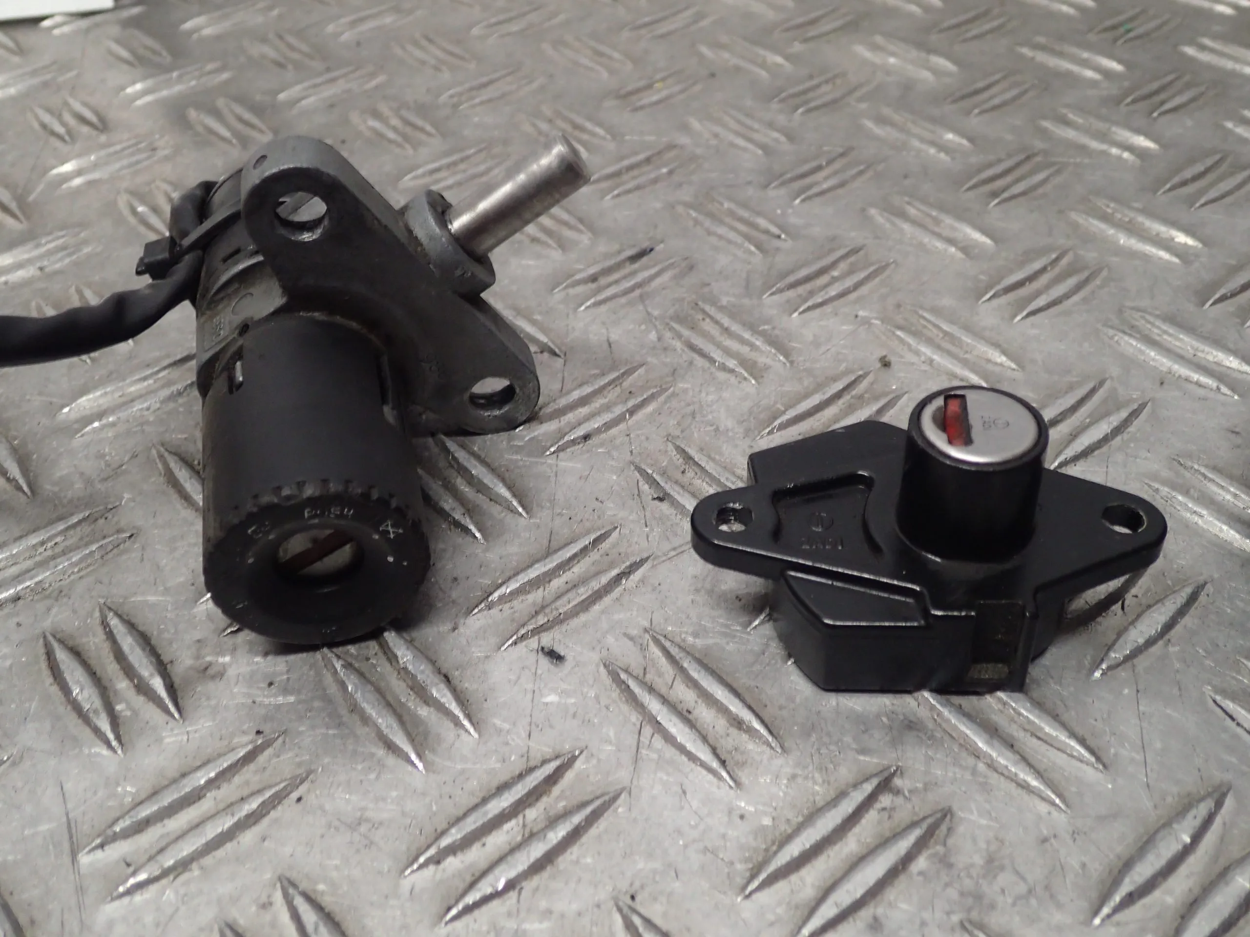 Schloßsatz Schloß Lock Set Keys Benelli Tre-k Trek 1130 Bj.07