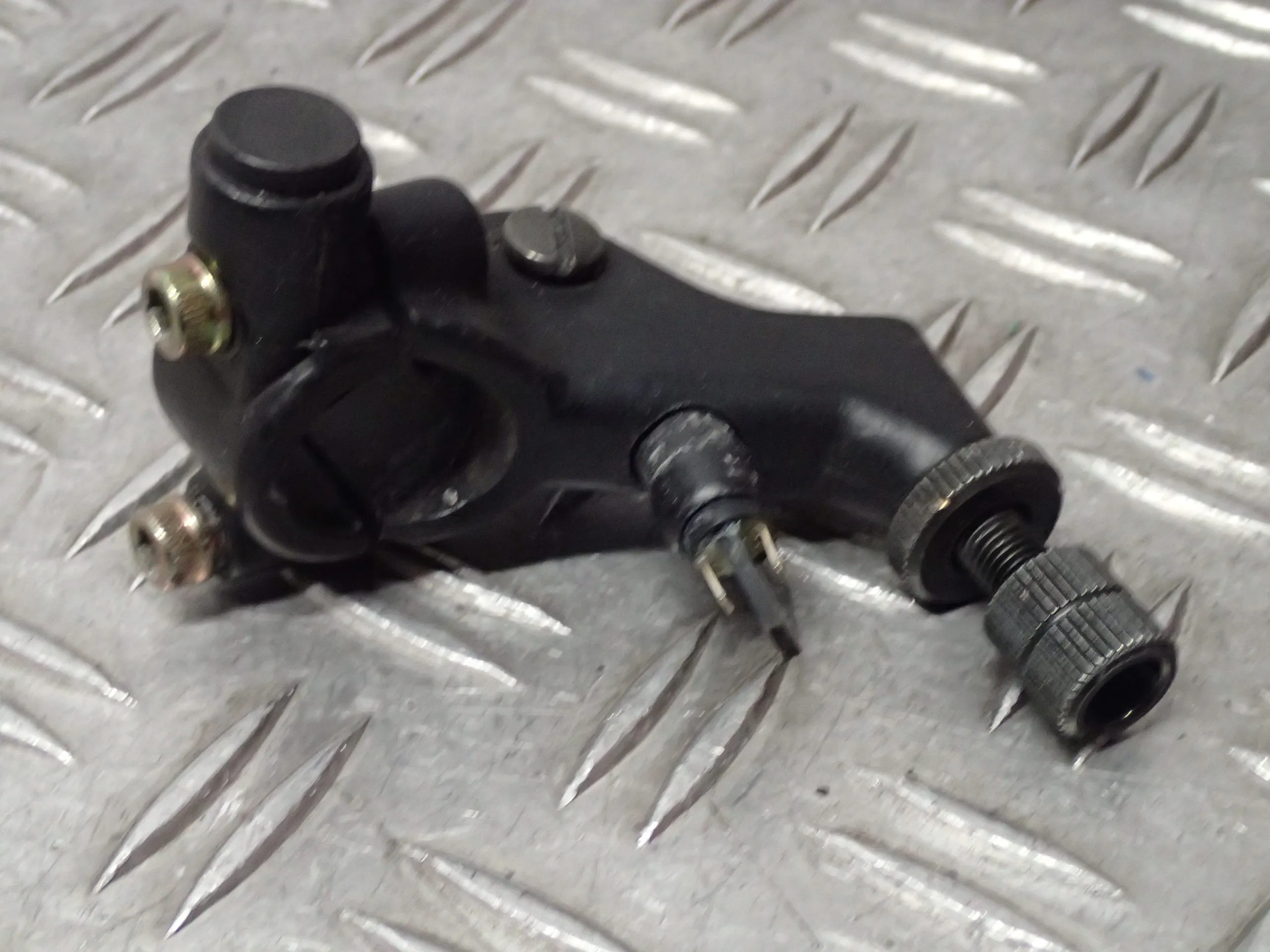 Aufnahme Halter Kupplungshebel Kupplung Hebel Benelli Tre-k Trek 1130 Bj.07