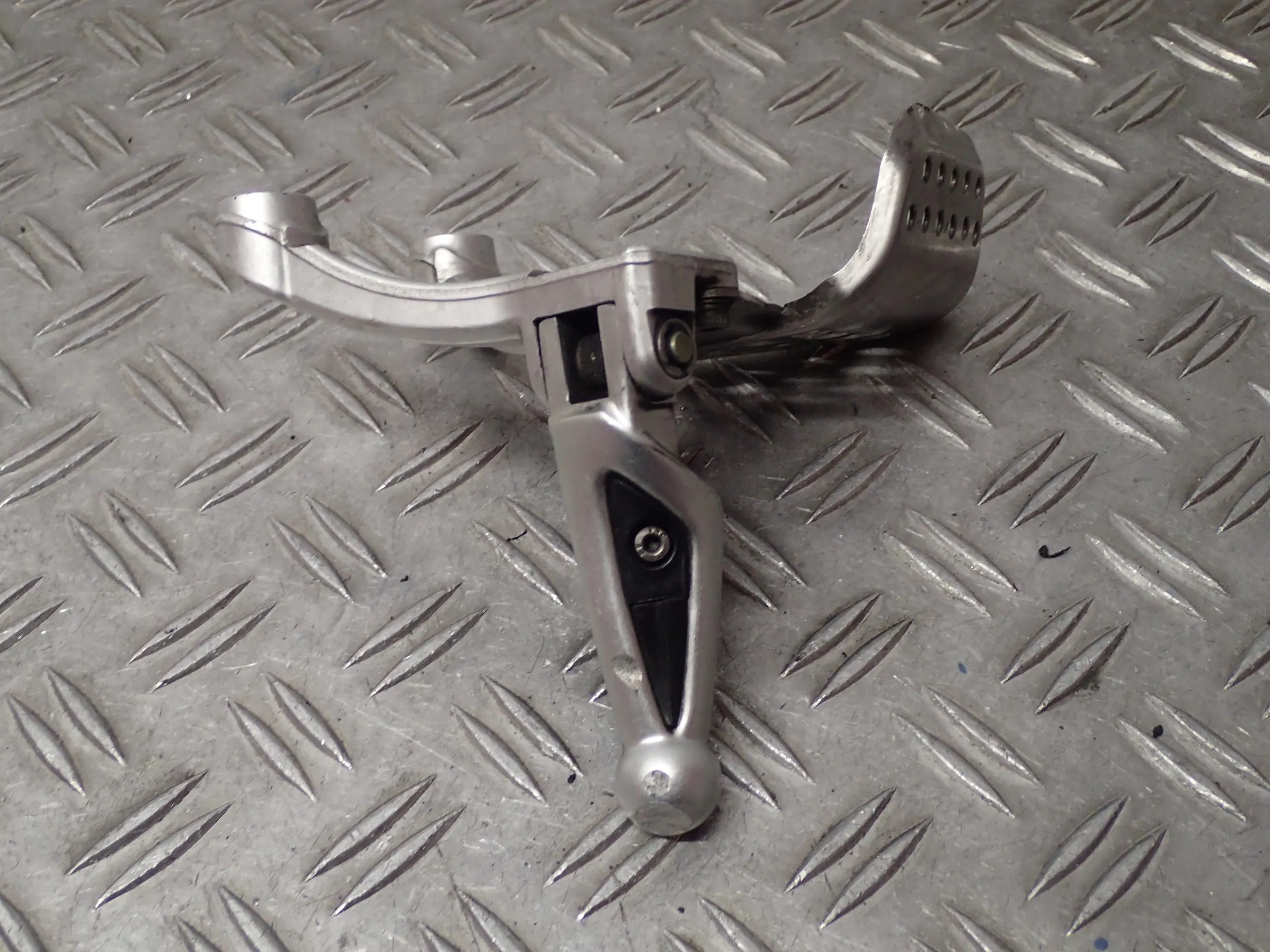 Fußrastenanlage Fahrer rechts Fußrasten Fuß Benelli TNT 1130 Bj.04