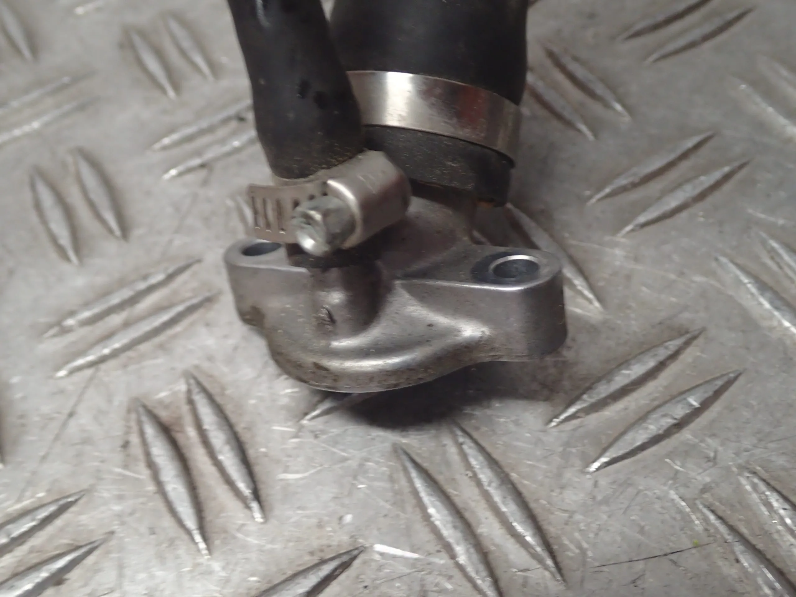 Wasserschlauch Verbinder Kühlung Motor Honda CBR 900 RR SC50 38867km