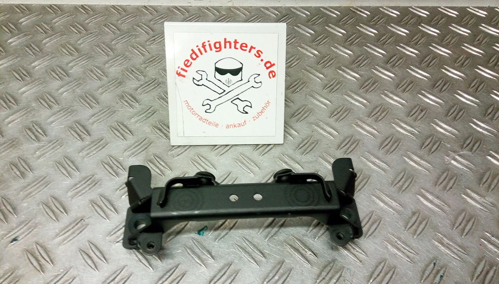 Sitz Halter Riegel Scharnier Sitzbankhalter Kawasaki Z900 ZR900HA2 Bj.22 35KW 11500km