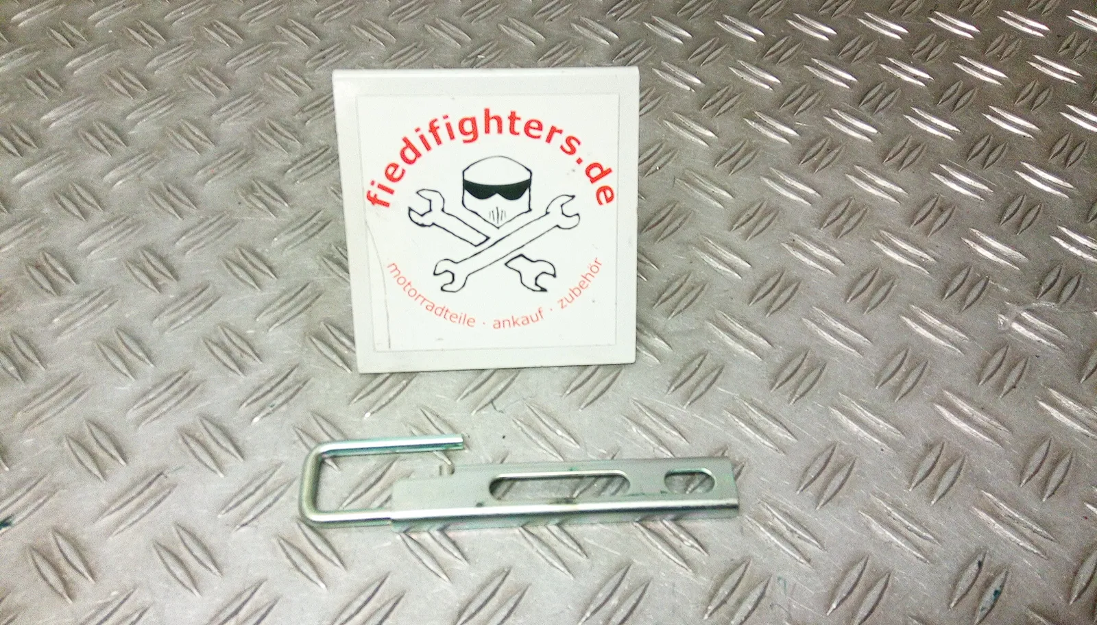 Soziussitz Riegel Scharnier Sitzbankhalter Kawasaki Z900 ZR900HA2 Bj.22 35KW 11500km