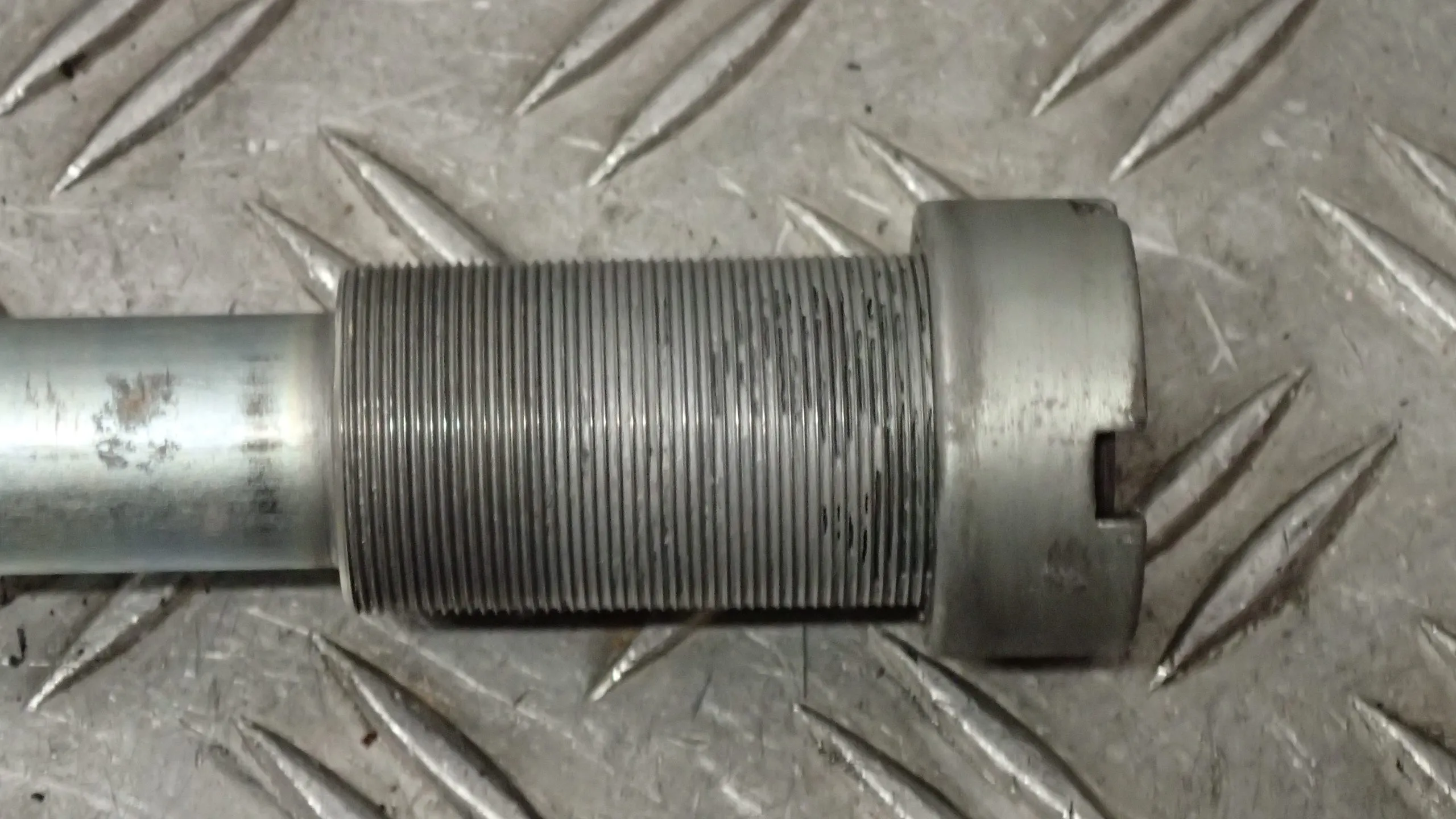 Schwingenachse Achse Schwinge 350mm Ø20mm Kawasaki Z 750 ZR750J EZ.04 39672km