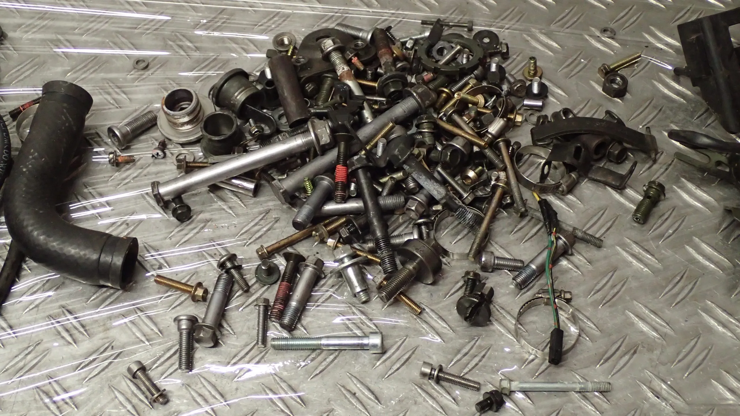 Schrauben Halter Kleinteile Kawasaki Z 750 ZR750J EZ04 39672km