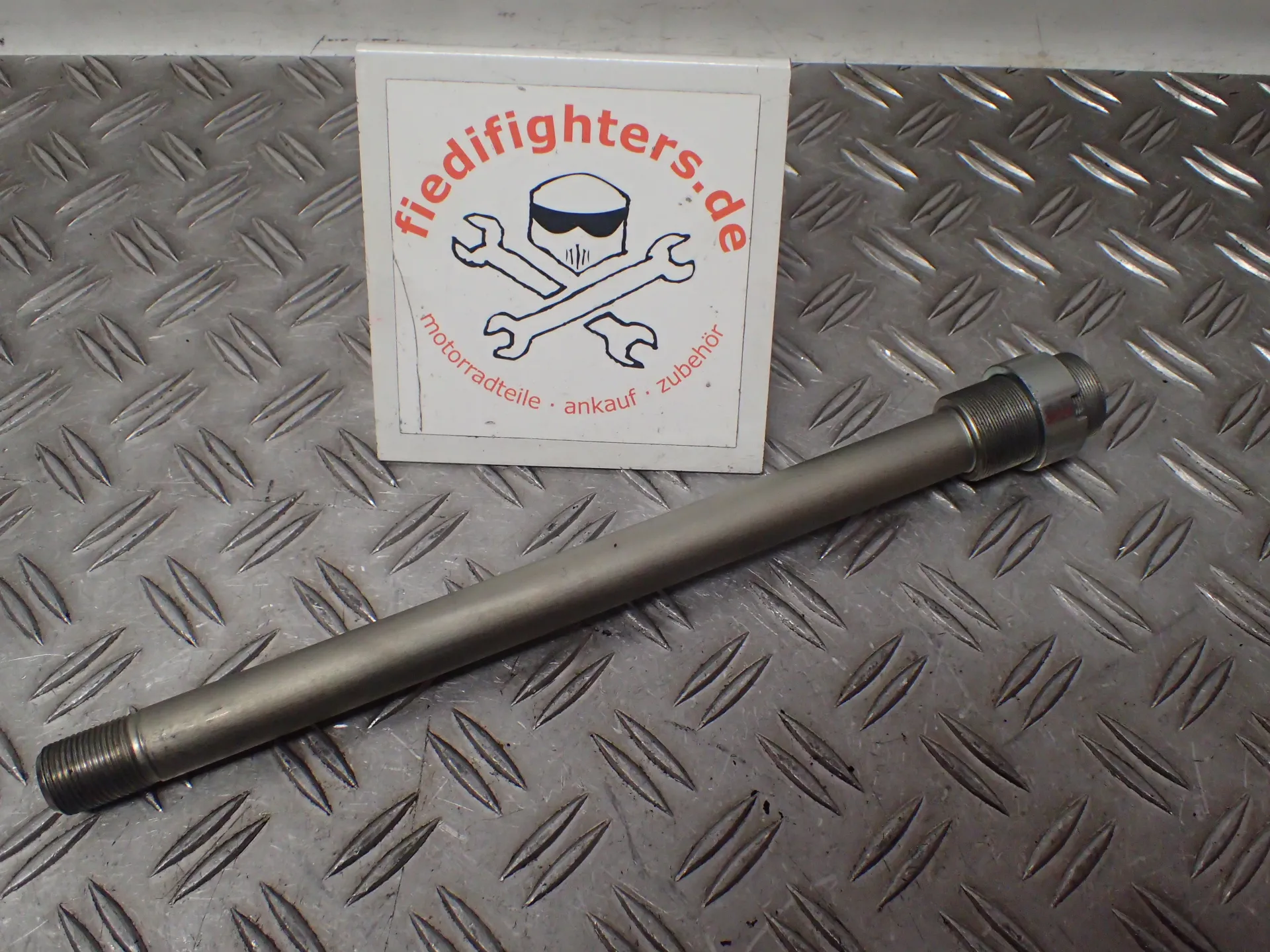 Schwingenachse Achse Rahmen 20x315mm Kawasaki Z900 ZR900HA2 Bj.22 35KW 11500km