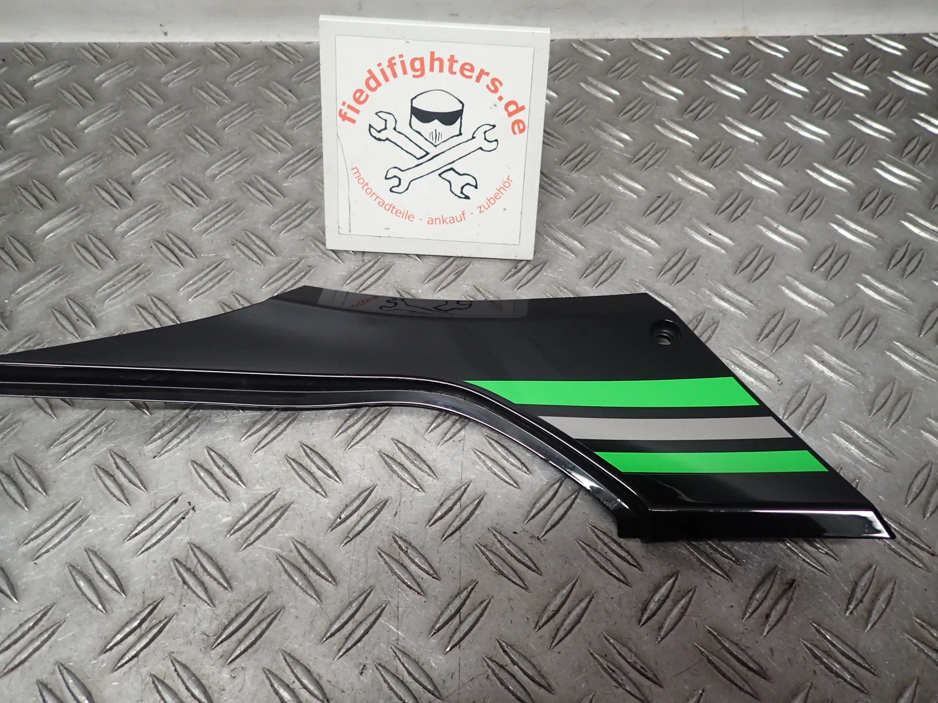 Verkleidung ABDECKUNG SITZ LINKS Kawasaki Ninja 300 EX300A Ez.16 23100km 530650026777