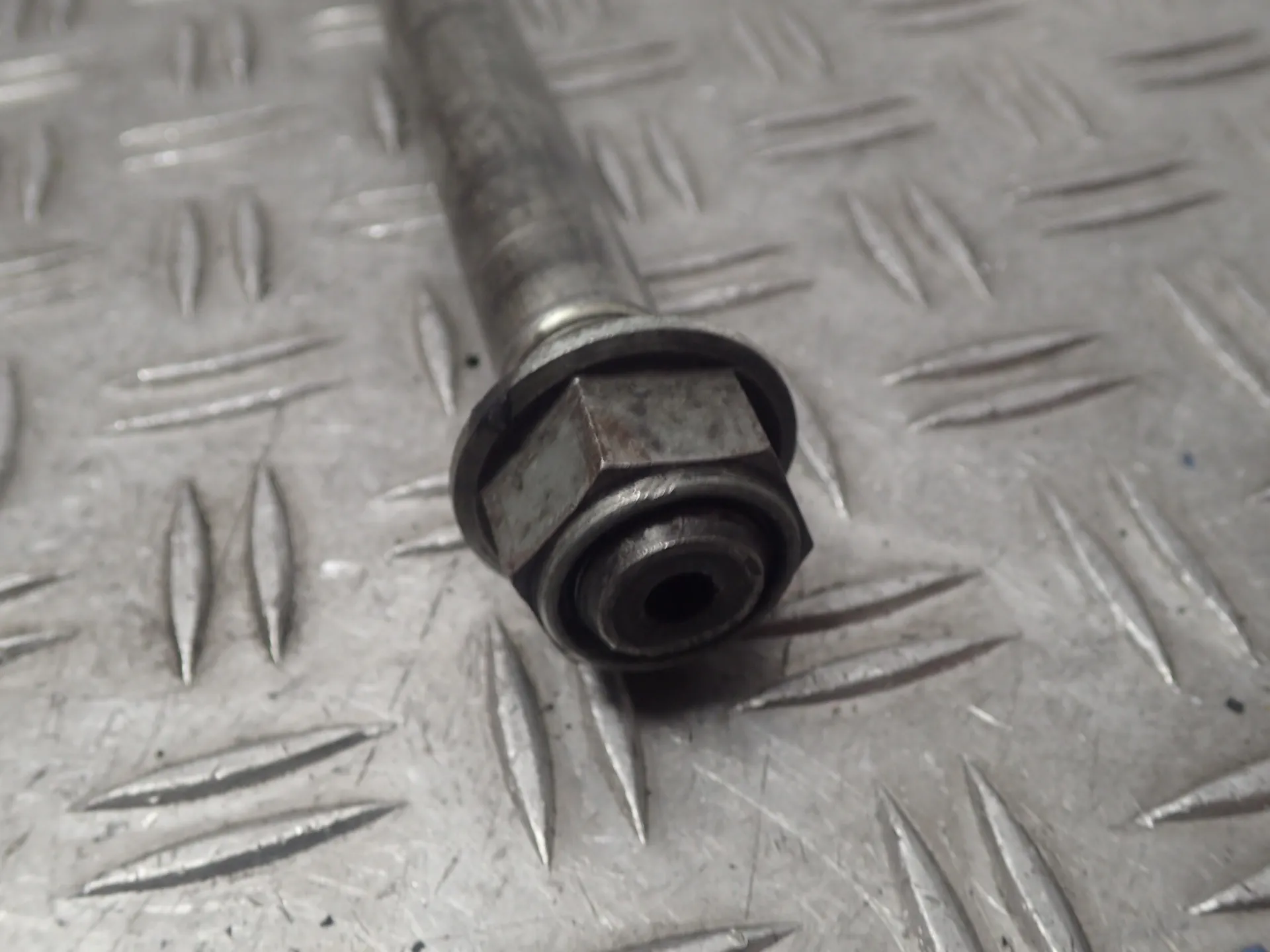 Achse Radachse Steckachse hi. 316mm Ø20mm Suzuki GSX-R 750 GR7AB BJ.90-91